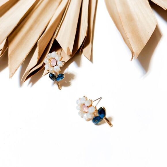 Flower statement stud earrings #65 - Picture 3 of 5